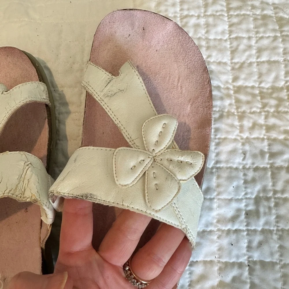 Mudd sandals
